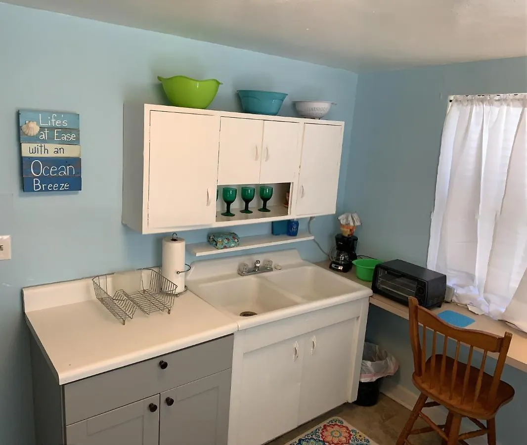 Beach Side Studio #1 Apts North Camellia Acres