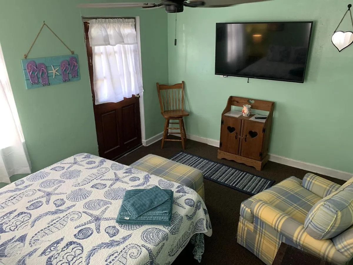 Beach Side Studio #1 apts North Camellia Acres