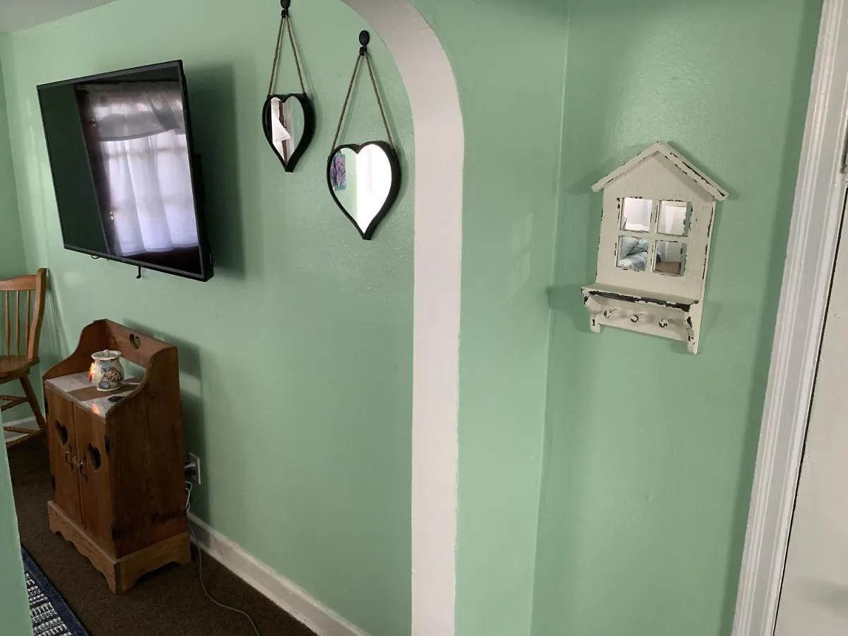 Beach Side Studio #1 apts North Camellia Acres Apartment