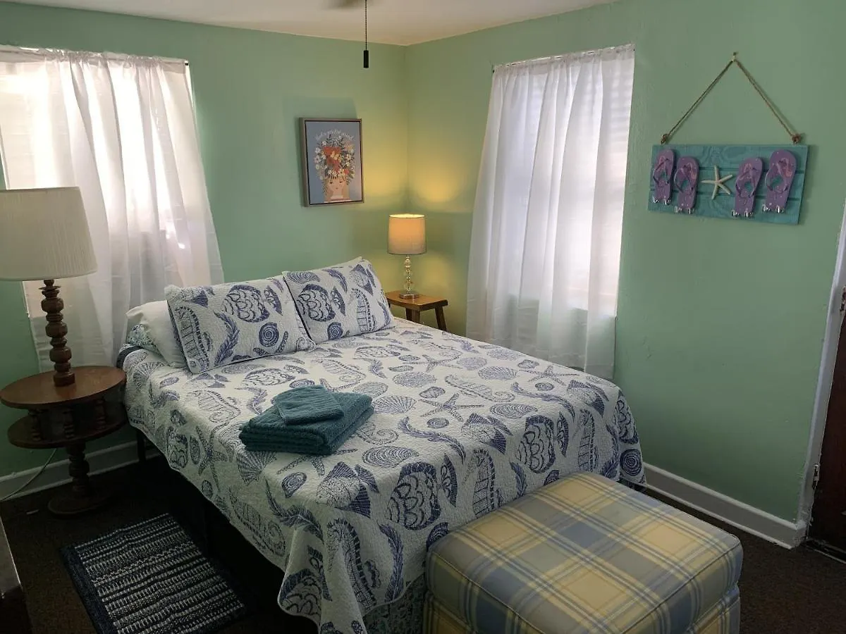 Beach Side Studio #1 apts North Camellia Acres